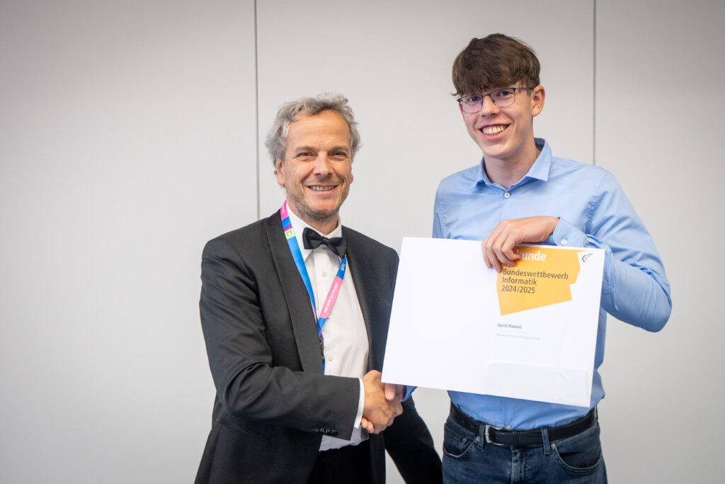 🚀💡 Von Jena nach München: David unter Deutschlands Informatik-Talenten 👨‍💻🏆