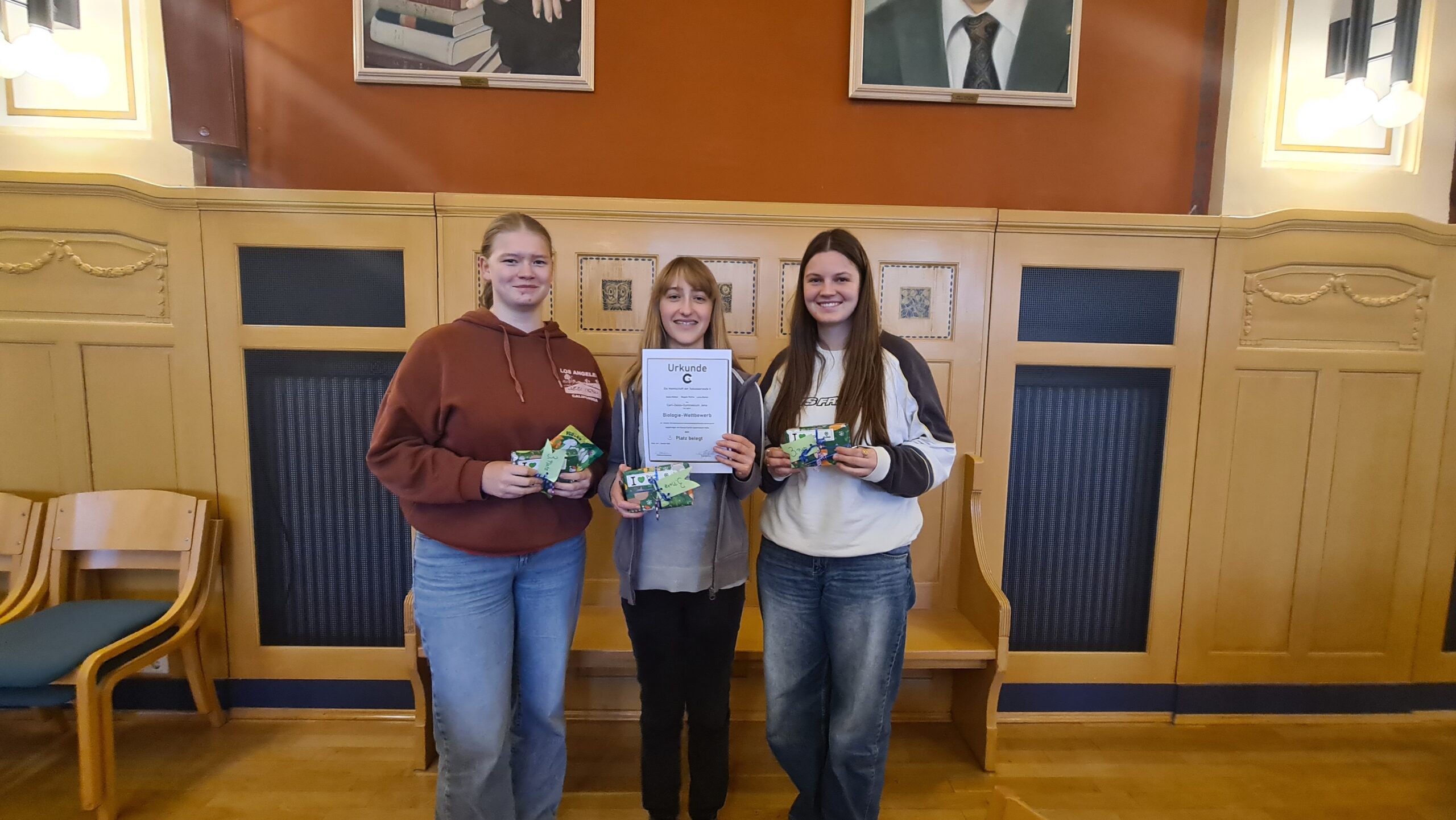🧬 Erfolgreich beim Mannschaftswettbewerb Biologie in Halle! 🌿🏅