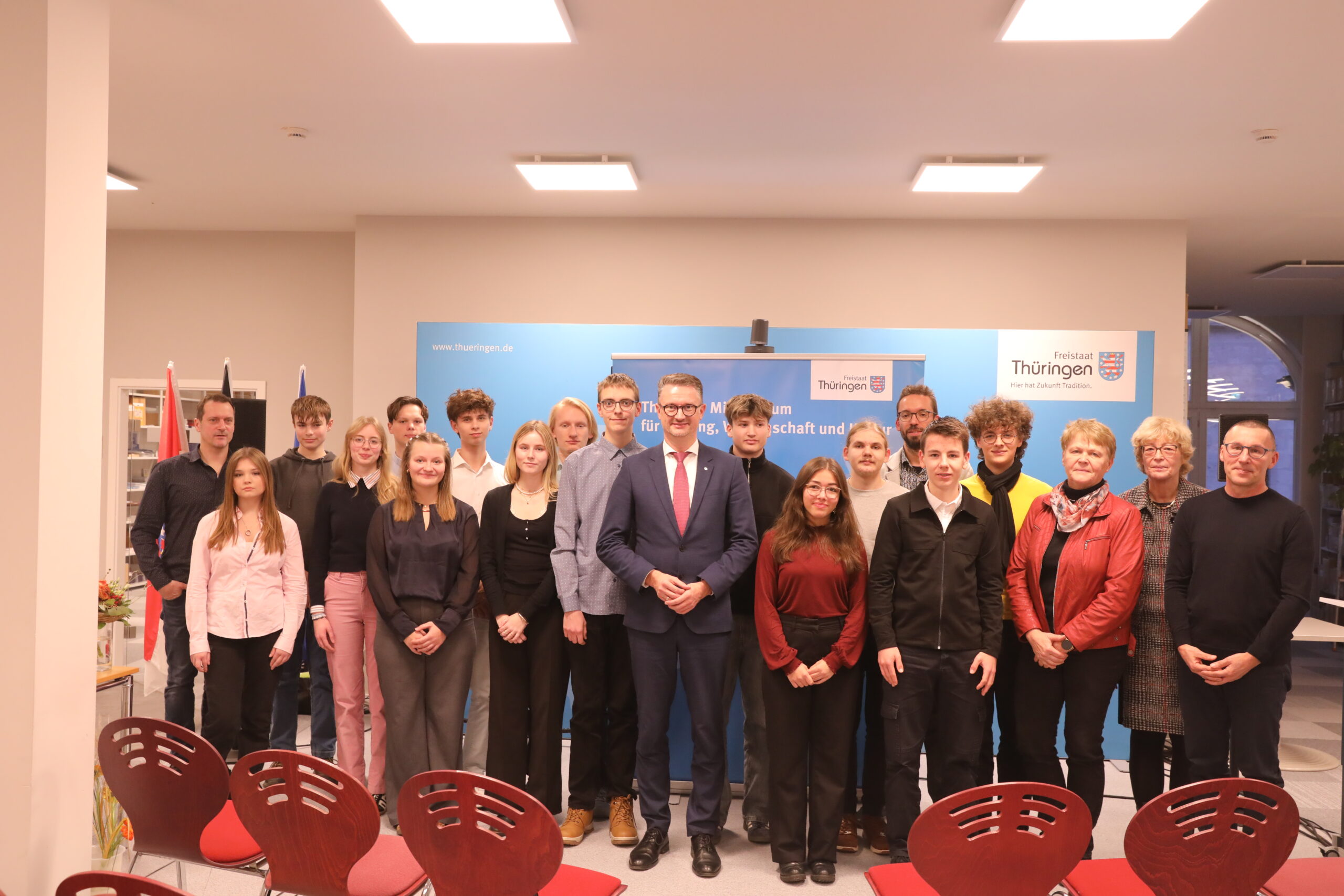 🏆Thüringer Bildungsminister würdigt in Erfurt acht Jugendliche für sehr erfolgreiche Wettbewerbsteilnahmen🥇
