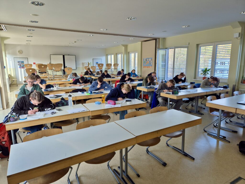 🔭🧠 Physik-Nachwuchs startet in die 2. Runde der Internationalen Physikolympiade ⚗️💡