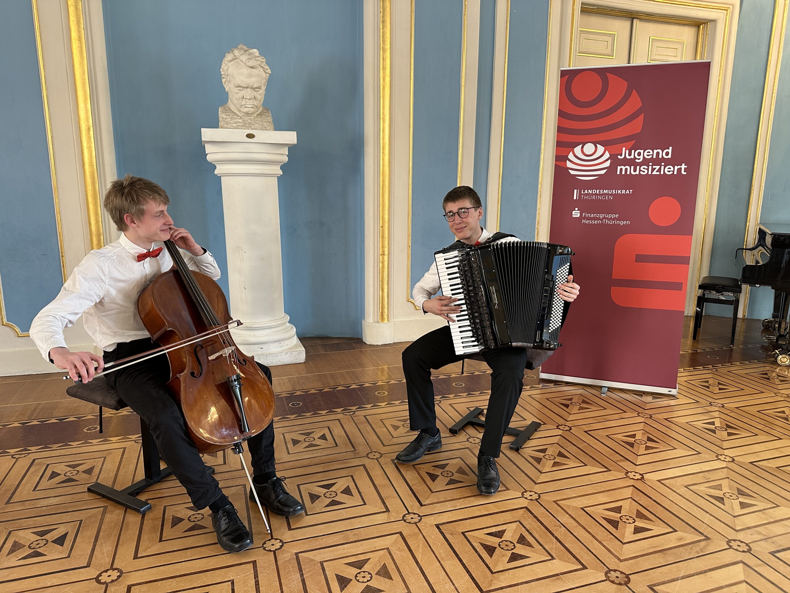 🎼 Töne, Zahlen, Talente: Zeiss-Schüler glänzen bei „Jugend musiziert“ 🎶